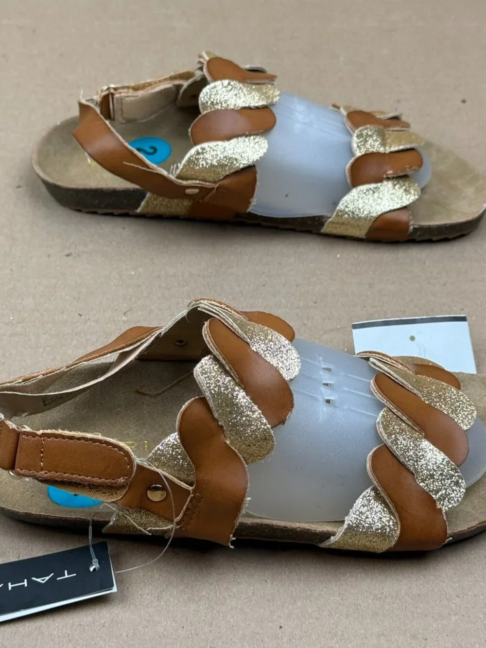 Tahari Girls Youth Sandals Size 2 Tan Gold Memory Foam DAMAGE